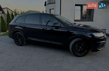 Внедорожник / Кроссовер Audi Q7 2017 в 