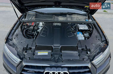 Внедорожник / Кроссовер Audi Q7 2017 в 