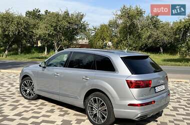 Позашляховик / Кросовер Audi Q7 2017 в 