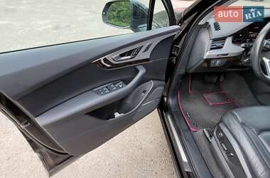 Позашляховик / Кросовер Audi Q7 2018 в 