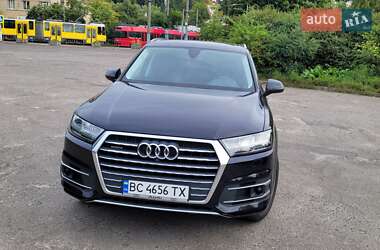 Позашляховик / Кросовер Audi Q7 2018 в 