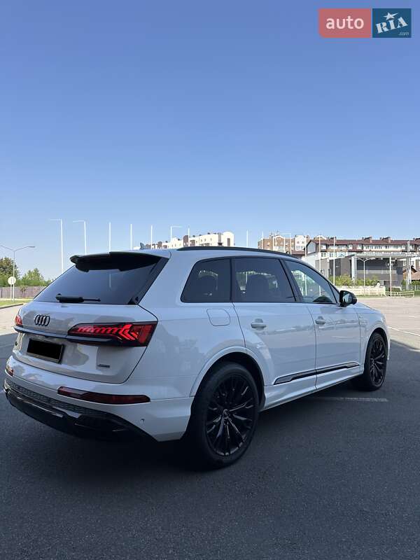 Позашляховик / Кросовер Audi Q7 2022 в Києві
