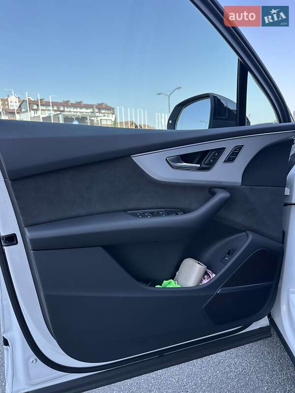 Позашляховик / Кросовер Audi Q7 2022 в Києві