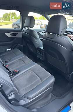 Позашляховик / Кросовер Audi Q7 2022 в 