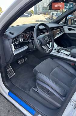 Позашляховик / Кросовер Audi Q7 2022 в 