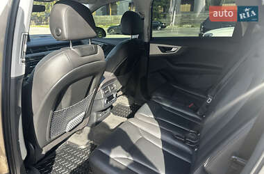 Позашляховик / Кросовер Audi Q7 2018 в 