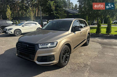 Позашляховик / Кросовер Audi Q7 2018 в 