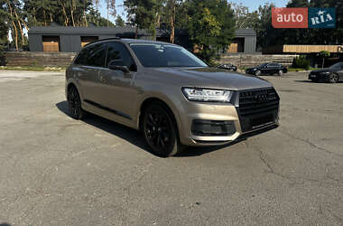 Позашляховик / Кросовер Audi Q7 2018 в 