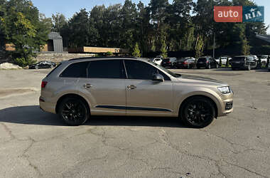 Позашляховик / Кросовер Audi Q7 2018 в 