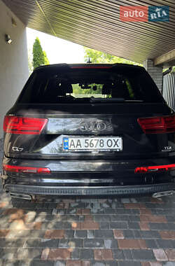 Внедорожник / Кроссовер Audi Q7 2016 в 