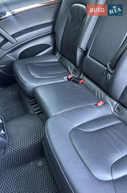 Позашляховик / Кросовер Audi Q7 2010 в 