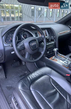 Позашляховик / Кросовер Audi Q7 2010 в 
