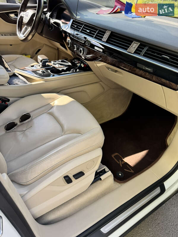 Позашляховик / Кросовер Audi Q7 2016 в Дрогобичі