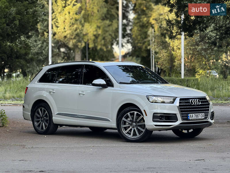 Позашляховик / Кросовер Audi Q7 2016 в 