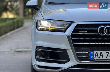 Позашляховик / Кросовер Audi Q7 2016 в 