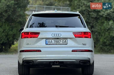 Позашляховик / Кросовер Audi Q7 2016 в 
