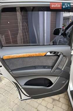 Внедорожник / Кроссовер Audi Q7 2013 в 