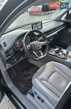 Позашляховик / Кросовер Audi Q7 2016 в 