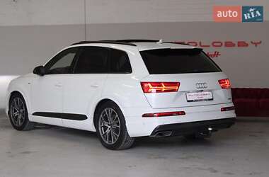 Позашляховик / Кросовер Audi Q7 2016 в 
