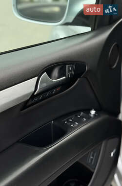 Внедорожник / Кроссовер Audi Q7 2011 в 
