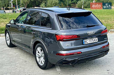 Позашляховик / Кросовер Audi Q7 2021 в 