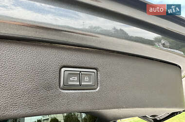 Позашляховик / Кросовер Audi Q7 2021 в 
