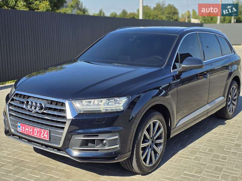 Внедорожник / Кроссовер Audi Q7 2016 в 