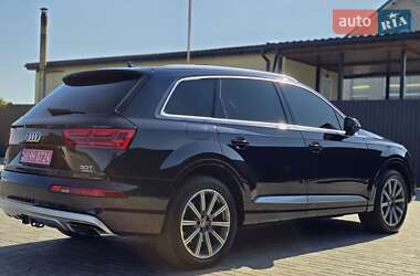 Внедорожник / Кроссовер Audi Q7 2016 в 