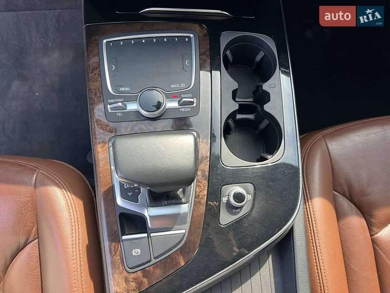 Позашляховик / Кросовер Audi Q7 2017 в Львові