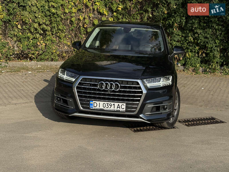 Внедорожник / Кроссовер Audi Q7 2017 в 