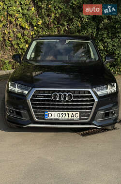 Внедорожник / Кроссовер Audi Q7 2017 в 