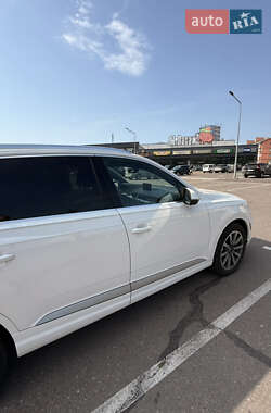 Внедорожник / Кроссовер Audi Q7 2017 в 