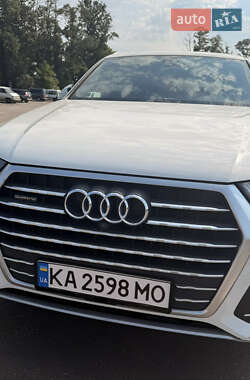 Внедорожник / Кроссовер Audi Q7 2017 в 