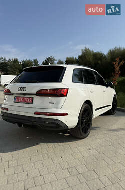Позашляховик / Кросовер Audi Q7 2020 в 