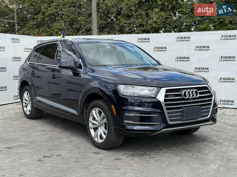 Внедорожник / Кроссовер Audi Q7 2017 в 