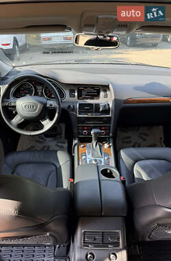 Позашляховик / Кросовер Audi Q7 2013 в 