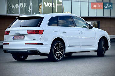 Позашляховик / Кросовер Audi Q7 2017 в 