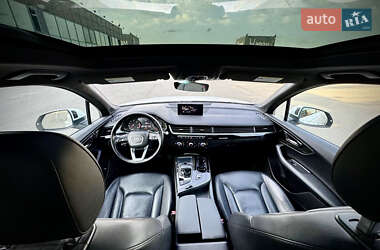 Позашляховик / Кросовер Audi Q7 2017 в 