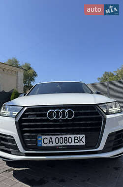 Внедорожник / Кроссовер Audi Q7 2017 в 