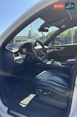 Внедорожник / Кроссовер Audi Q7 2017 в 