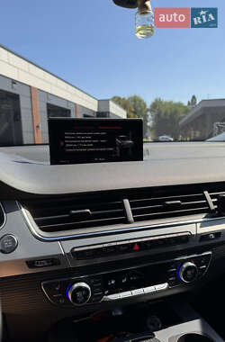 Внедорожник / Кроссовер Audi Q7 2017 в 
