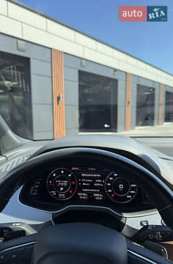 Внедорожник / Кроссовер Audi Q7 2017 в 