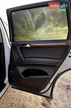 Внедорожник / Кроссовер Audi Q7 2012 в 