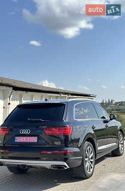 Позашляховик / Кросовер Audi Q7 2017 в 