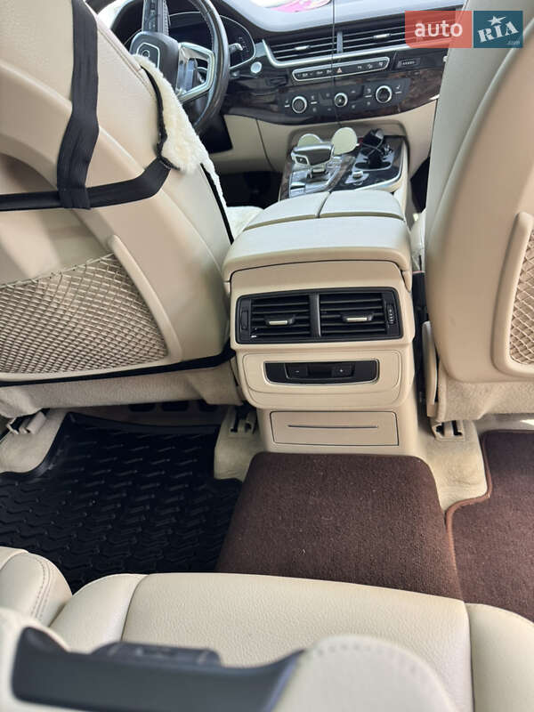 Позашляховик / Кросовер Audi Q7 2016 в Дрогобичі