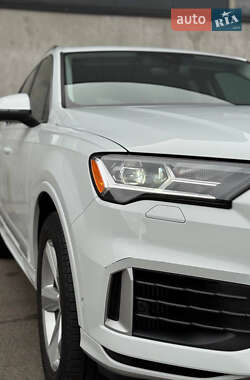Позашляховик / Кросовер Audi Q7 2022 в 