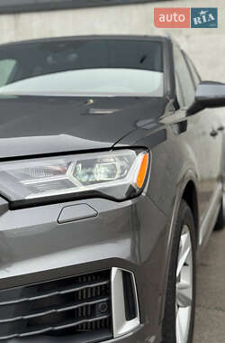 Позашляховик / Кросовер Audi Q7 2020 в 