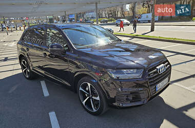 Внедорожник / Кроссовер Audi Q7 2018 в 
