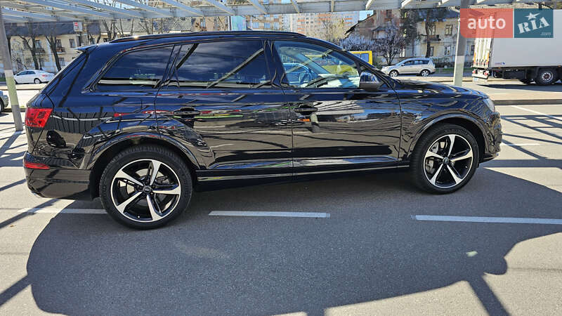 Позашляховик / Кросовер Audi Q7 2018 в Обухові