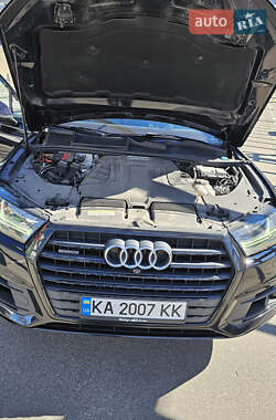 Внедорожник / Кроссовер Audi Q7 2018 в 